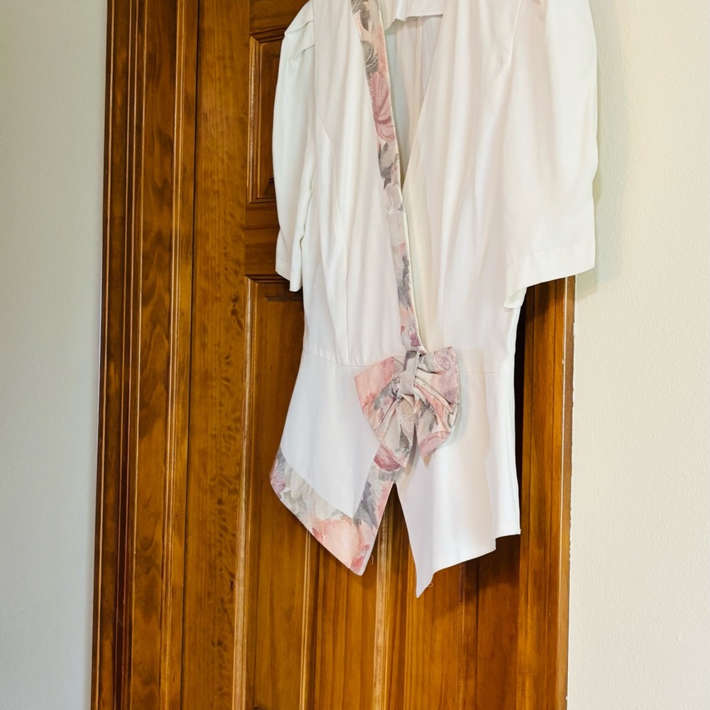Vintage 90’s shirt with Floral Accents - Picture 15 of 15